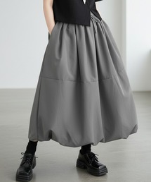 夏に向けて着痩せ見えが叶う大人可愛い上品夏服。バルーンスカート