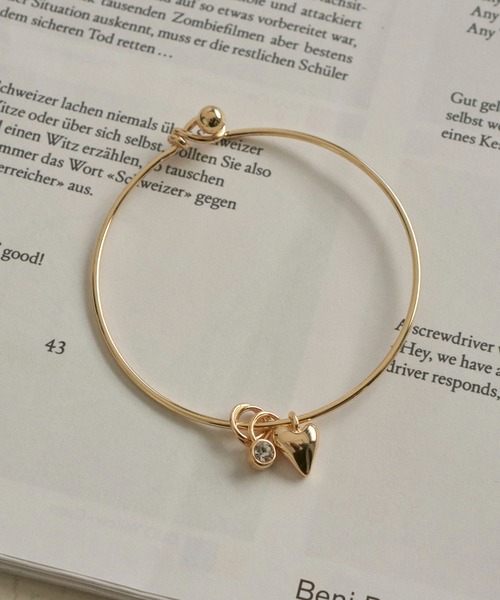 GOLDY（ゴールディ）の「ペピー ハート チャーム バングル（バングル/リストバンド・レディース・シルバー×ゴールド/ゴールド/シルバー・FREE）」の3枚目の写真