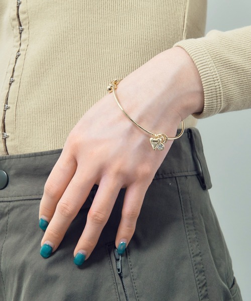 GOLDY（ゴールディ）の「ペピー ハート チャーム バングル（バングル/リストバンド・レディース・シルバー×ゴールド/ゴールド/シルバー・FREE）」の7枚目の写真