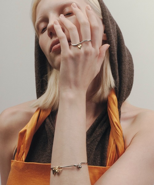 GOLDY（ゴールディ）の「ペピー ハート チャーム バングル（バングル/リストバンド・レディース・シルバー×ゴールド/ゴールド/シルバー・FREE）」の12枚目の写真