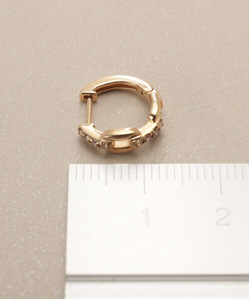 COCOSHNIK(ココシュニック)の「K10ダイヤモンド ケーブルチェーンモチーフ 中折れピアス(ピアス(両耳用)・レディース・イエローゴールド・00)」の5枚目の写真