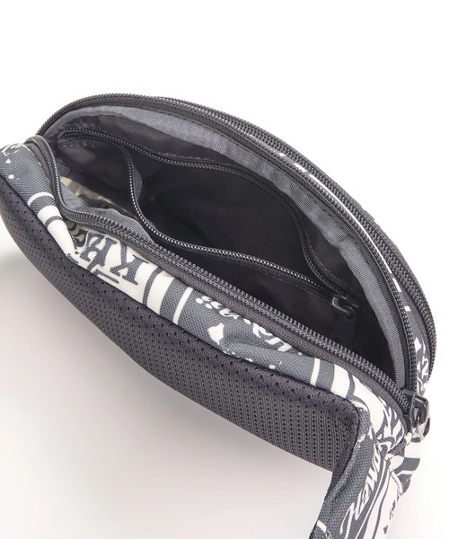 DAKINE（ダカイン）の「DAKINE メンズ HIP PACK HAWAII ショルダーバッグ 【2025年春夏モデル】/ダカイン総柄ボディバッグ・ウエストポーチ（ボディバッグ/ウエストポーチ・メンズ・ブラック×ホワイト/マルチ・FREE）」の3枚目の写真