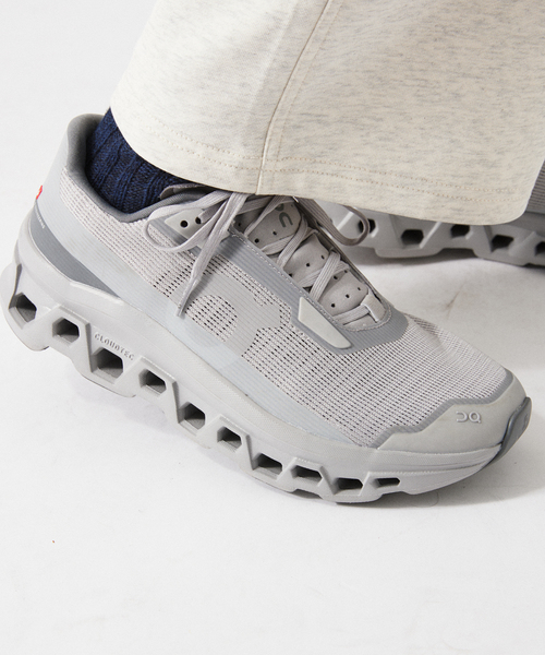 On(オン)の「On / オン Running Cloudmonster Void 3MF10671043/3MF10671014(スニーカー・メンズ・グレー/ブラック・27.5cm/27cm/26.5cm/26cm/28cm)」の3枚目の写真