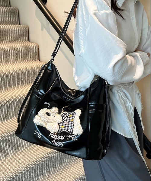 gossip!ロサンゼルス(ゴシップロサンゼルス)の「Y2K 3D刺繍 くまマルチポケット 大容量 A4収納可能 通勤斜めがけバッグ(ショルダーバッグ・レディース・ブルー/ホワイト/ブラック・FREE)」の2枚目の写真