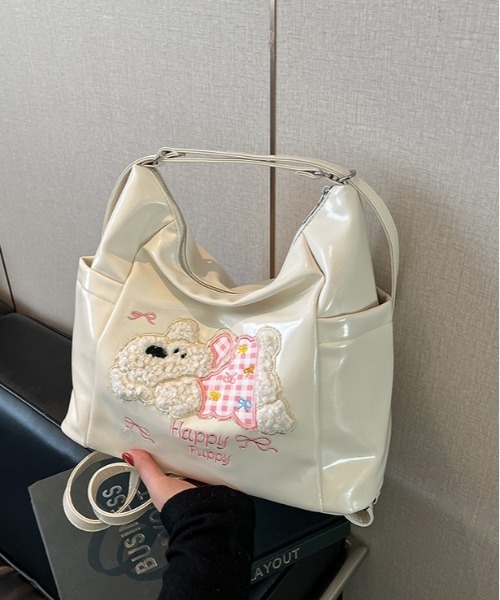 gossip!ロサンゼルス(ゴシップロサンゼルス)の「Y2K 3D刺繍 くまマルチポケット 大容量 A4収納可能 通勤斜めがけバッグ(ショルダーバッグ・レディース・ブルー/ホワイト/ブラック・FREE)」の18枚目の写真