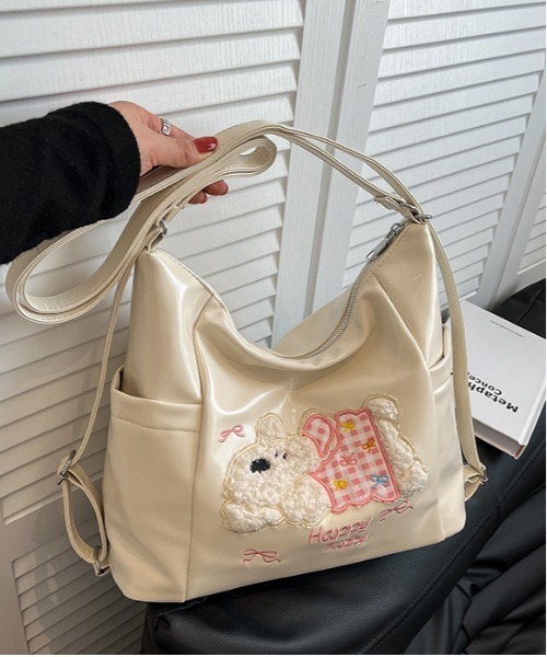 gossip!ロサンゼルス(ゴシップロサンゼルス)の「Y2K 3D刺繍 くまマルチポケット 大容量 A4収納可能 通勤斜めがけバッグ(ショルダーバッグ・レディース・ブルー/ホワイト/ブラック・FREE)」の19枚目の写真