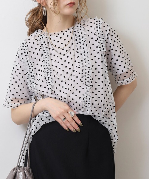 Anna Nicola(アンナニコラ)の「Anna Nicola ドットチュールフリルトップス 半袖カットソー(Tシャツ/カットソー・レディース・ブラック/ライトグレー/ベージュ・38)」の9枚目の写真