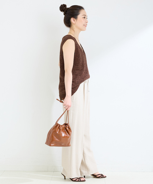 B.C STOCK(ベーセーストック)の「手洗い可 / テープヤーンVネックプルオーバー(ベスト・レディース・ネイビー/ブラウン・FREE)」の5枚目の写真