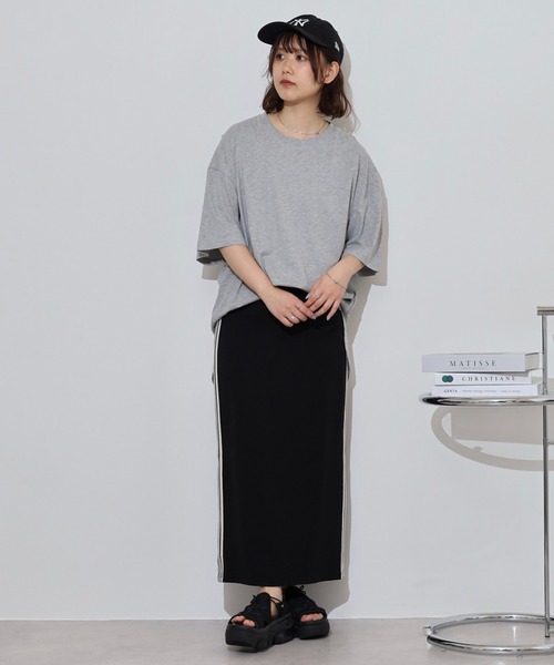 FUNALIVE(ファンアライブ)の「Round hem oversized T-shirt / ラウンドヘム オーバーTシャツ unisex(Tシャツ/カットソー・メンズ・オフホワイト/杢グレー/ダークグリーン/ブラック/ベージュ/チャコール・M/L/XL)」の14枚目の写真