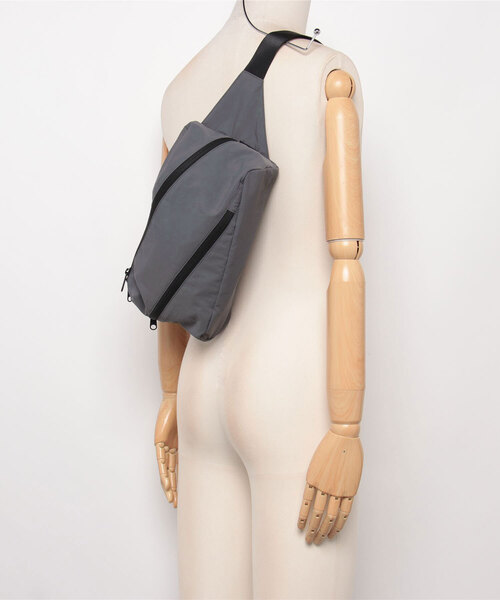 MAISON mou(メゾンムー)の「【SiiLo/シーロ】CRUMPLE スパイラルウェストバッグ(ショルダーバッグ・レディース・ベージュ/パープル/ブラック/ダークグレー・FREE)」の19枚目の写真