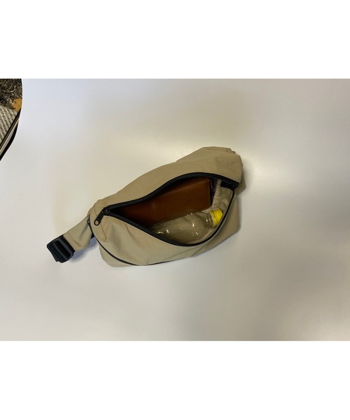 MAISON mou(メゾンムー)の「【SiiLo/シーロ】CRUMPLE スパイラルウェストバッグ(ショルダーバッグ・レディース・ベージュ/パープル/ブラック/ダークグレー・FREE)」の11枚目の写真
