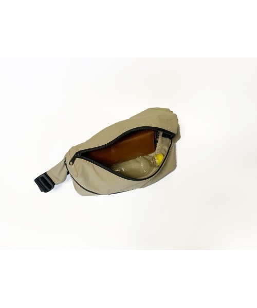 MAISON mou(メゾンムー)の「【SiiLo/シーロ】CRUMPLE スパイラルウェストバッグ(ショルダーバッグ・レディース・ベージュ/パープル/ブラック/ダークグレー・FREE)」の12枚目の写真