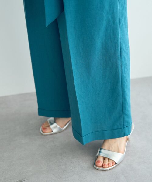 YECCA VECCA(イェッカヴェッカ)の「ベルテッドリネン混ワイドパンツ(その他パンツ・レディース・ライトベージュ/ブルーグリーン/ネイビー・FREE)」の17枚目の写真