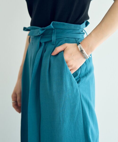 YECCA VECCA(イェッカヴェッカ)の「ベルテッドリネン混ワイドパンツ(その他パンツ・レディース・ライトベージュ/ブルーグリーン/ネイビー・FREE)」の16枚目の写真