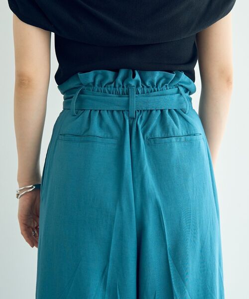 YECCA VECCA(イェッカヴェッカ)の「ベルテッドリネン混ワイドパンツ(その他パンツ・レディース・ライトベージュ/ブルーグリーン/ネイビー・FREE)」の15枚目の写真