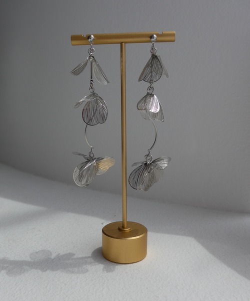 Dorry Doll(ドリードール)の「すかしメタルフラワーロングピアス(ピアス(両耳用)・レディース・ゴールド/シルバー・FREE)」の5枚目の写真