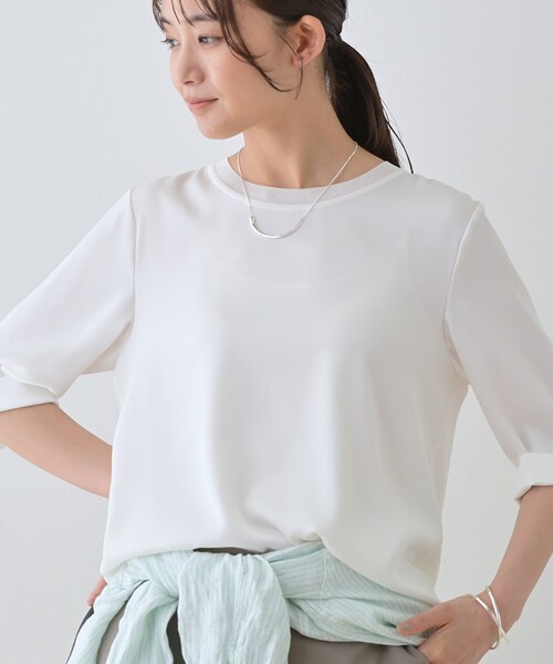 INDIVI（インディヴィ）の「【洗える／5分袖】シルク風素材オフィスブラウス（シャツ/ブラウス・レディース・ネイビー系5/ライトブルー/ピンク系1/ネイビー/ライトグレー/ホワイト/ブルー系5・38/34/15 /13/05）」の2枚目の写真