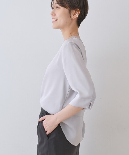 INDIVI（インディヴィ）の「【洗える／5分袖】シルク風素材オフィスブラウス（シャツ/ブラウス・レディース・ネイビー系5/ライトブルー/ピンク系1/ネイビー/ライトグレー/ホワイト/ブルー系5・38/34/15 /13/05）」の15枚目の写真