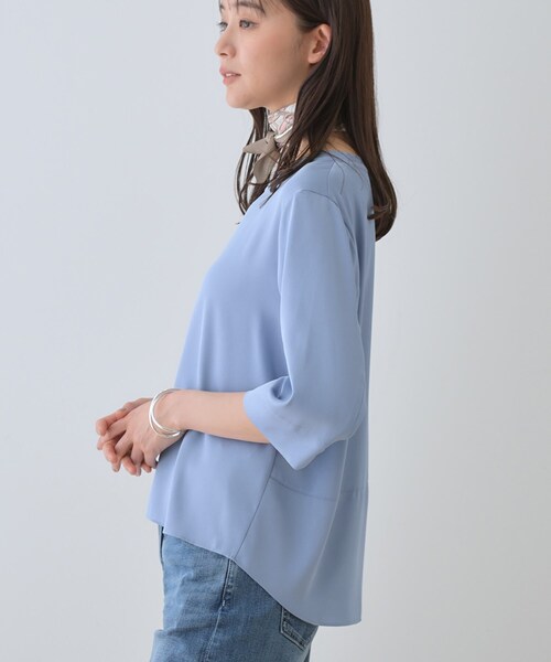 INDIVI（インディヴィ）の「【洗える／5分袖】シルク風素材オフィスブラウス（シャツ/ブラウス・レディース・ネイビー系5/ライトブルー/ピンク系1/ネイビー/ライトグレー/ホワイト/ブルー系5・38/34/15 /13/05）」の20枚目の写真