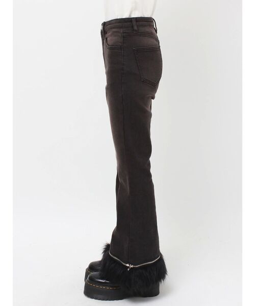 jouetie（ジュエティ）の「ファードッキングフィットフレアデニム（デニムパンツ・レディース・ブラック/ブルー・SMALL/MEDIUM）」の22枚目の写真