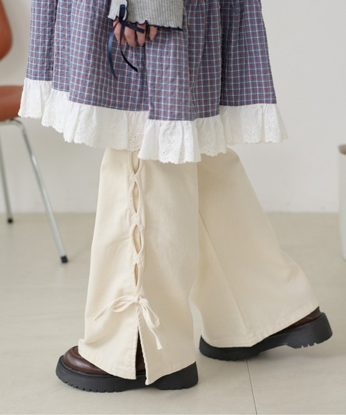 kutir(クティール)の「【3サイズ展開】オーバーダイリボンフレアデニムパンツ(デニムパンツ・レディース・ブルー/ブラック/ネイビー/サックスブルー/アイボリー・MEDIUM/LARGE/SMALL)」の2枚目の写真