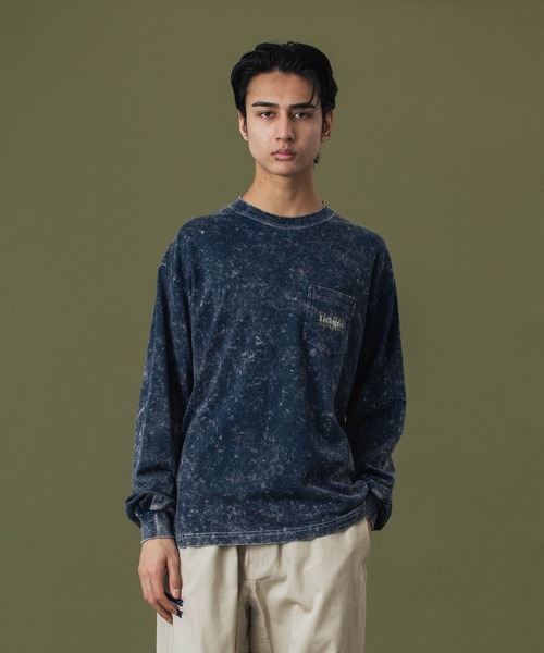 XLARGE（エクストララージ）の「CHEMICAL WASH OVERLAP LOGO L/S POCKET TEE（Tシャツ/カットソー・メンズ・ブラック/ベージュ/ネイビー・S/M/L/XL）」の4枚目の写真