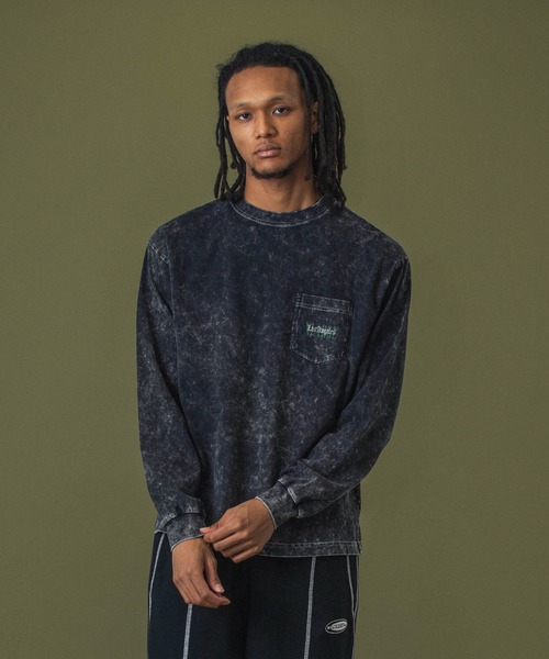 XLARGE（エクストララージ）の「CHEMICAL WASH OVERLAP LOGO L/S POCKET TEE（Tシャツ/カットソー・メンズ・ブラック/ベージュ/ネイビー・S/M/L/XL）」の10枚目の写真
