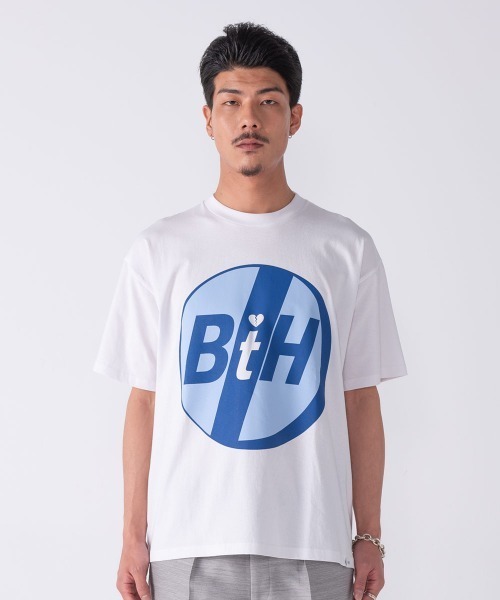 BEDWIN & THE HEARTBREAKERS(ベドウィン アンド ザ ハートブレイカーズ)の「S/S PRINTED TEE "LOYDON"(Tシャツ/カットソー・メンズ・ホワイト・LARGE/MEDIUM/XX-LARGE/X-LARGE)」の1枚目の写真