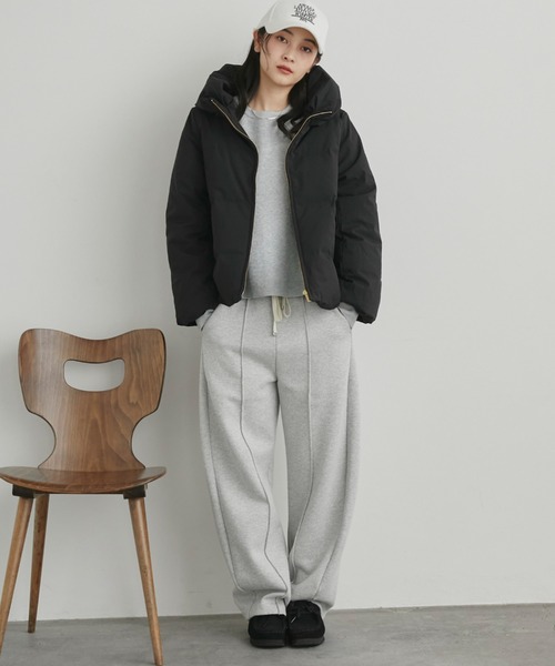 Doux archives（ドゥアルシーヴ）の「【名品・毎年完売】欲しいのお声から！少し大きめサイズ登場！　シームレスボリュームカラーダウン（ダウンジャケット/コート・レディース・チャコールグレー/ブラック/アイボリー/ブラウン・SMALL/MEDIUM）」の20枚目の写真