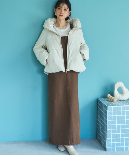 Doux archives（ドゥアルシーヴ）の「【名品・毎年完売】欲しいのお声から！少し大きめサイズ登場！　シームレスボリュームカラーダウン（ダウンジャケット/コート・レディース・チャコールグレー/ブラック/アイボリー・FREE/MEDIUM）」の4枚目の写真