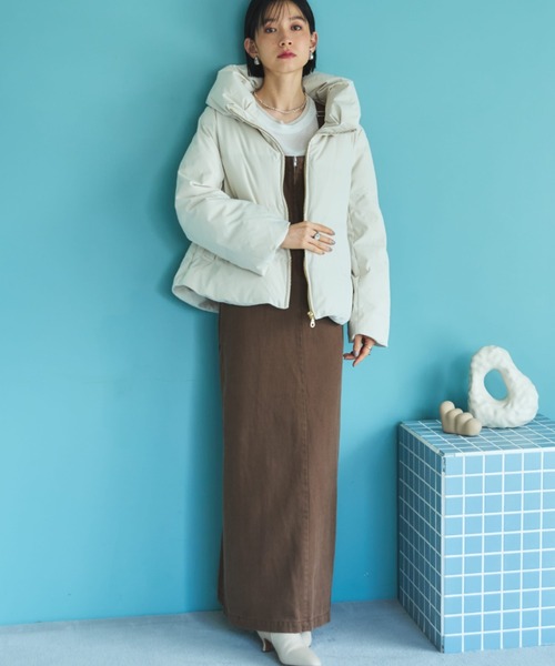 Doux archives（ドゥアルシーヴ）の「【名品・毎年完売】欲しいのお声から！少し大きめサイズ登場！　シームレスボリュームカラーダウン（ダウンジャケット/コート・レディース・チャコールグレー/ブラック/アイボリー・FREE/MEDIUM）」の5枚目の写真