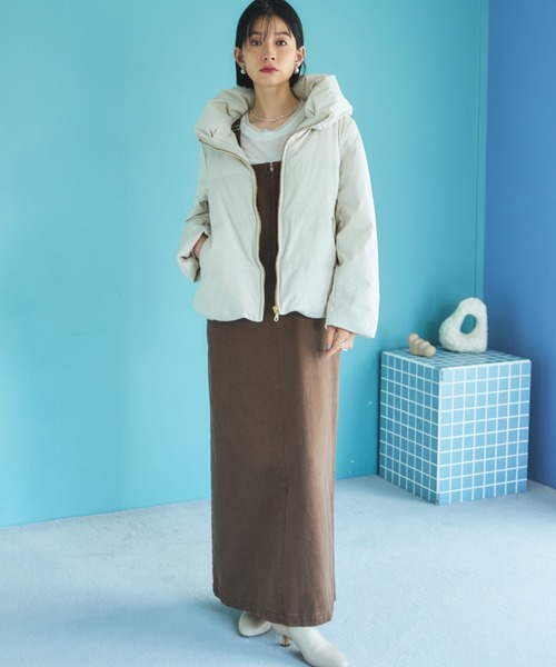 Doux archives（ドゥアルシーヴ）の「【名品・毎年完売】欲しいのお声から！少し大きめサイズ登場！　シームレスボリュームカラーダウン（ダウンジャケット/コート・レディース・チャコールグレー/ブラック/アイボリー・FREE/MEDIUM）」の6枚目の写真