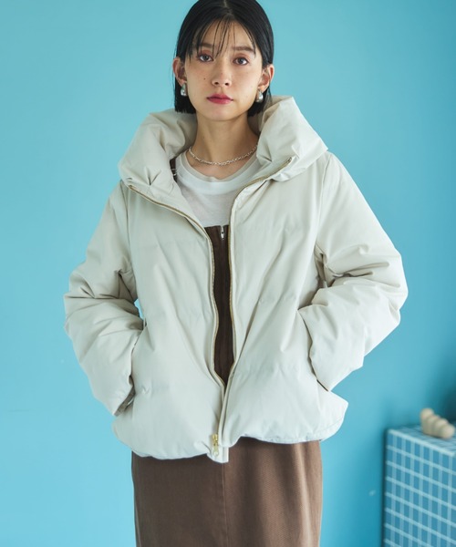 Doux archives（ドゥアルシーヴ）の「【名品・毎年完売】欲しいのお声から！少し大きめサイズ登場！　シームレスボリュームカラーダウン（ダウンジャケット/コート・レディース・チャコールグレー/ブラック/アイボリー・FREE/MEDIUM）」の14枚目の写真