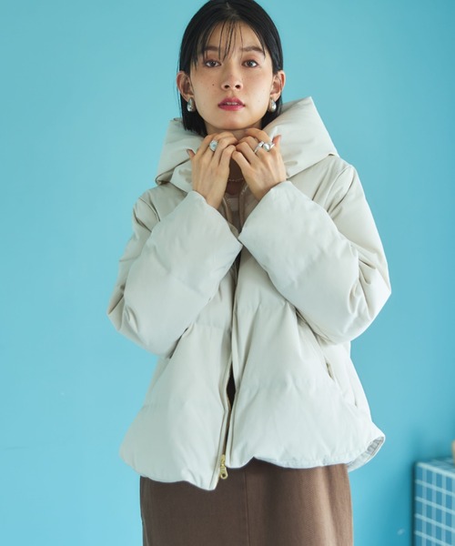 Doux archives（ドゥアルシーヴ）の「【名品・毎年完売】欲しいのお声から！少し大きめサイズ登場！　シームレスボリュームカラーダウン（ダウンジャケット/コート・レディース・チャコールグレー/ブラック/アイボリー・FREE/MEDIUM）」の16枚目の写真