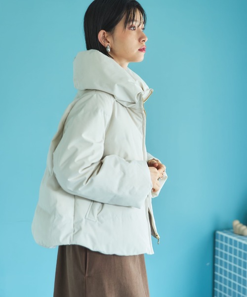 Doux archives（ドゥアルシーヴ）の「【名品・毎年完売】欲しいのお声から！少し大きめサイズ登場！　シームレスボリュームカラーダウン（ダウンジャケット/コート・レディース・チャコールグレー/ブラック/アイボリー・FREE/MEDIUM）」の17枚目の写真