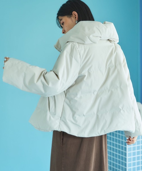 Doux archives（ドゥアルシーヴ）の「【名品・毎年完売】欲しいのお声から！少し大きめサイズ登場！　シームレスボリュームカラーダウン（ダウンジャケット/コート・レディース・チャコールグレー/ブラック/アイボリー・FREE/MEDIUM）」の18枚目の写真