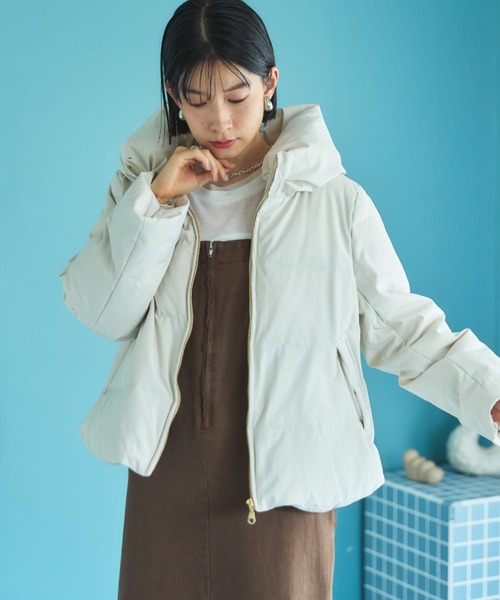 Doux archives（ドゥアルシーヴ）の「【名品・毎年完売】欲しいのお声から！少し大きめサイズ登場！　シームレスボリュームカラーダウン（ダウンジャケット/コート・レディース・チャコールグレー/ブラック/アイボリー・FREE/MEDIUM）」の20枚目の写真