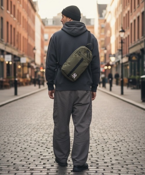 MLB（メジャーリーグベースボール）の「MLB CORDURA ワンポイントロゴボディバッグ1【ヤンキース/ドジャース】（ボディバッグ/ウエストポーチ・レディース・グリーン系その他/ブラック系その他/ブラック/カーキ・FREE）」の3枚目の写真