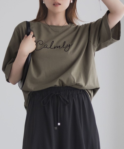 Mac-House(マックハウス)の「T-GRAPHICS メッセージ刺繍Tシャツ(Tシャツ/カットソー・レディース・カーキ/チャコールグレー/ホワイト・M/L)」の2枚目の写真
