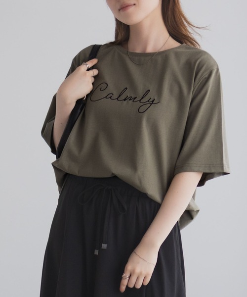 Mac-House(マックハウス)の「T-GRAPHICS メッセージ刺繍Tシャツ(Tシャツ/カットソー・レディース・カーキ/チャコールグレー/ホワイト・M/L)」の17枚目の写真