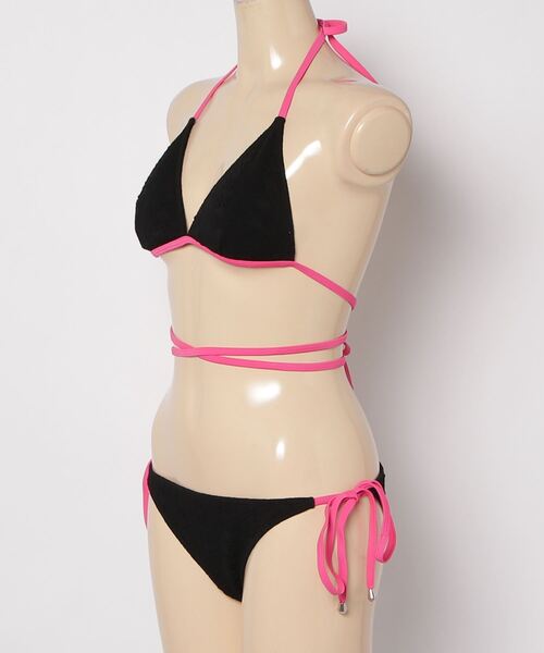 FREE STYLISTS（フリー スタイリスト）の「Y2K ホルターネックコントラストバインディングトライアングルビキニセット [2点セット]（水着・レディース・ブラック・M/L/XL）」の2枚目の写真