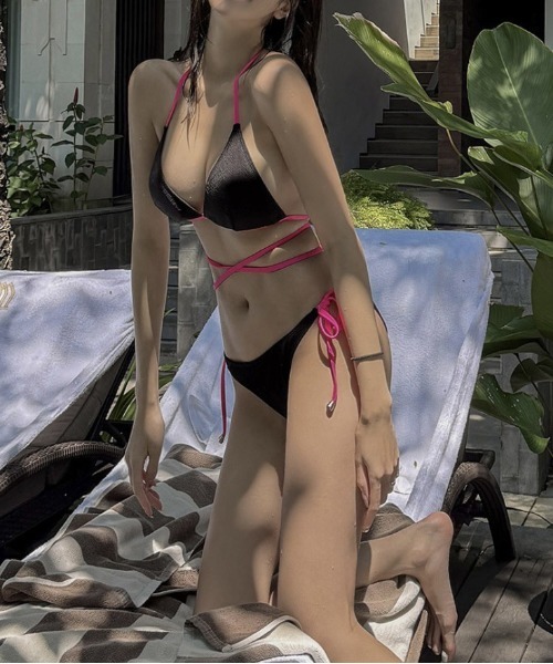 FREE STYLISTS（フリー スタイリスト）の「Y2K ホルターネックコントラストバインディングトライアングルビキニセット [2点セット]（水着・レディース・ブラック・M/L/XL）」の18枚目の写真