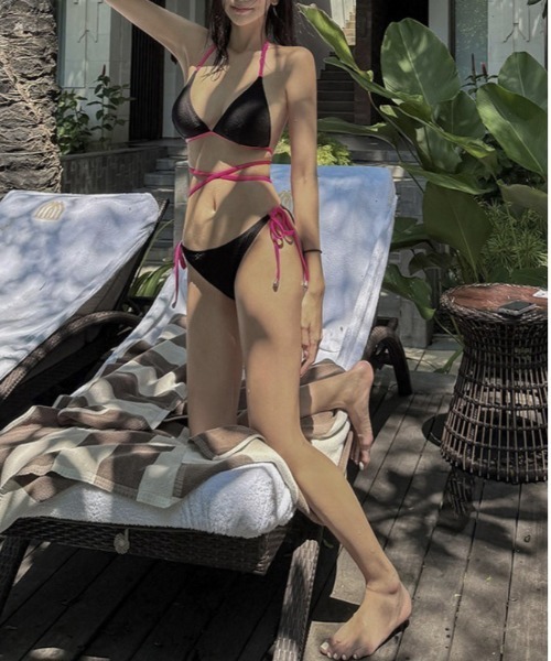 FREE STYLISTS（フリー スタイリスト）の「Y2K ホルターネックコントラストバインディングトライアングルビキニセット [2点セット]（水着・レディース・ブラック・M/L/XL）」の12枚目の写真