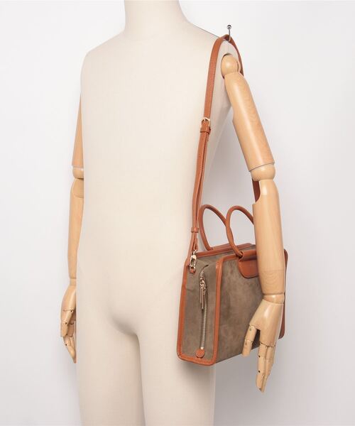 Beau're(ヴュレ)の「【BEAURE/ビュレ】Suede Classic ブリーフ Bag(ハンドバッグ・レディース・ブラウン系その他/カーキ・FREE)」の5枚目の写真