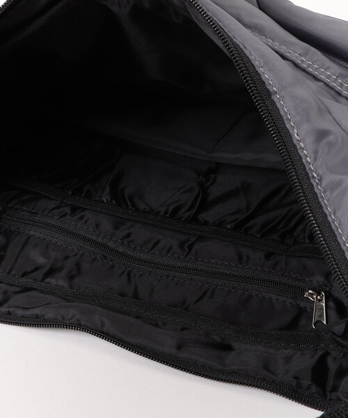 Dickies(ディッキーズ)の「【Dickies】DK PADDED MP SHOULDERBAG/ ディッキーズ マルチポケット シャイニー ショルダーバッグ(ショルダーバッグ・メンズ・ブラック/アイボリー/カーキ/チャコールグレー・FREE)」の6枚目の写真