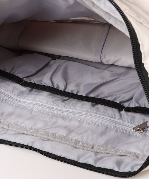 Dickies(ディッキーズ)の「【Dickies】DK PADDED MP SHOULDERBAG/ ディッキーズ マルチポケット シャイニー ショルダーバッグ(ショルダーバッグ・メンズ・ブラック/アイボリー/カーキ/チャコールグレー・FREE)」の7枚目の写真