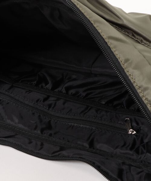 Dickies(ディッキーズ)の「【Dickies】DK PADDED MP SHOULDERBAG/ ディッキーズ マルチポケット シャイニー ショルダーバッグ(ショルダーバッグ・メンズ・ブラック/アイボリー/カーキ/チャコールグレー・FREE)」の8枚目の写真