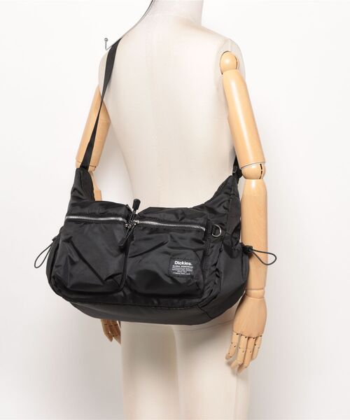Dickies(ディッキーズ)の「【Dickies】DK PADDED MP SHOULDERBAG/ ディッキーズ マルチポケット シャイニー ショルダーバッグ(ショルダーバッグ・メンズ・ブラック/アイボリー/カーキ/チャコールグレー・FREE)」の9枚目の写真