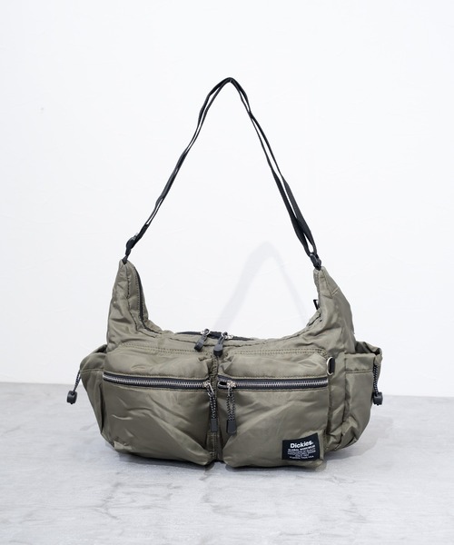 Dickies(ディッキーズ)の「【Dickies】DK PADDED MP SHOULDERBAG/ ディッキーズ マルチポケット シャイニー ショルダーバッグ(ショルダーバッグ・メンズ・ブラック/アイボリー/カーキ/チャコールグレー・FREE)」の4枚目の写真