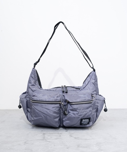 Dickies(ディッキーズ)の「【Dickies】DK PADDED MP SHOULDERBAG/ ディッキーズ マルチポケット シャイニー ショルダーバッグ(ショルダーバッグ・メンズ・ブラック/アイボリー/カーキ/チャコールグレー・FREE)」の1枚目の写真